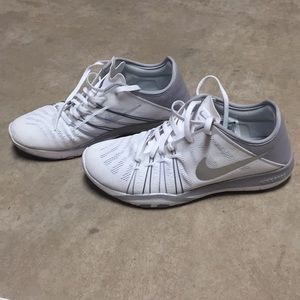 Nike Free TR 6 White & Silver size 7.5